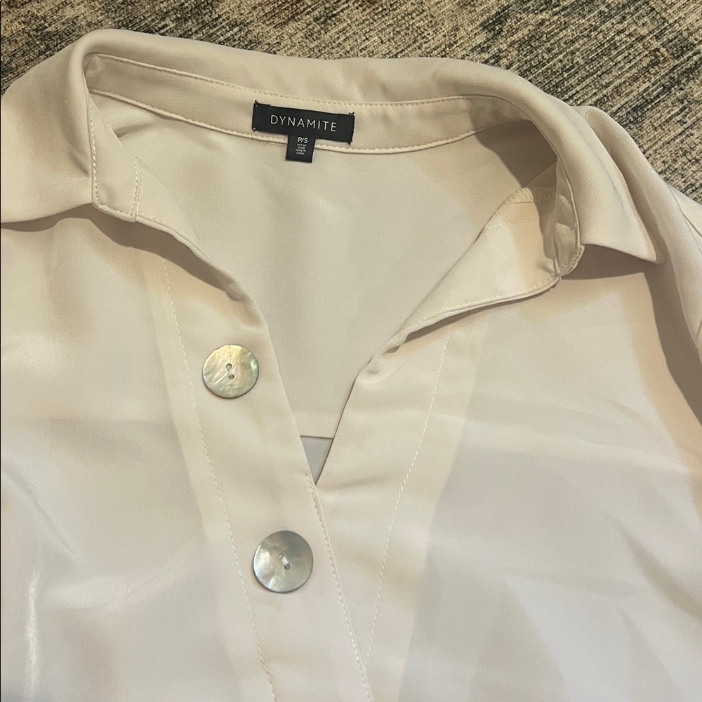 Dynamite Blouse - Picture 2 of 2